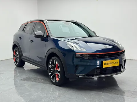 Lynk & Co 06