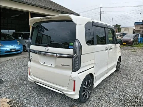 Honda N-BOX Custom