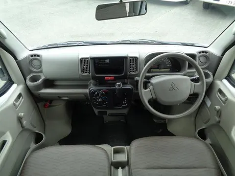 Mitsubishi Minicab Van