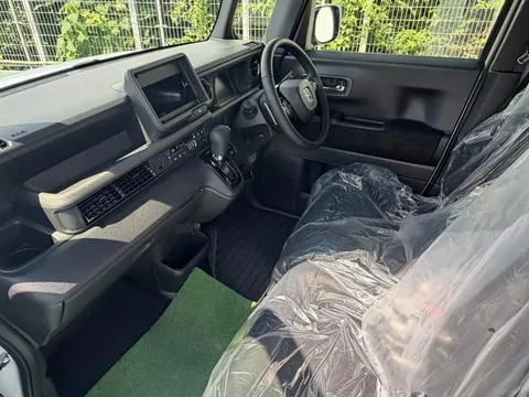 Honda N-BOX Custom