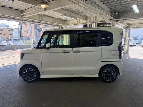 Honda N-BOX Custom