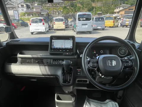 Honda N-BOX Custom