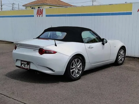 Mazda MX-5 (Roadster)