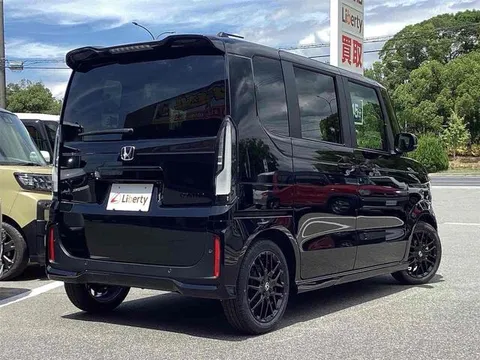 Honda N-BOX Custom