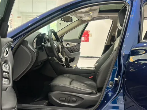 Infiniti Q50L
