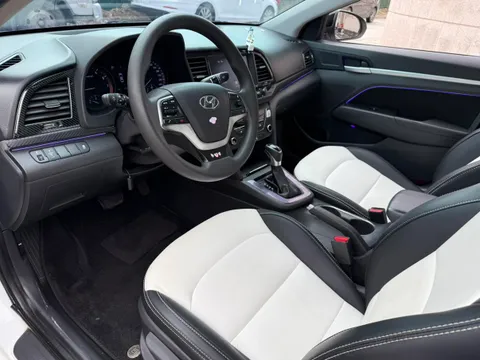 Hyundai Elantra (Avante)