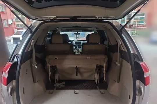 BYD M6