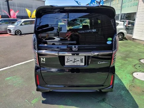 Honda N-BOX Custom