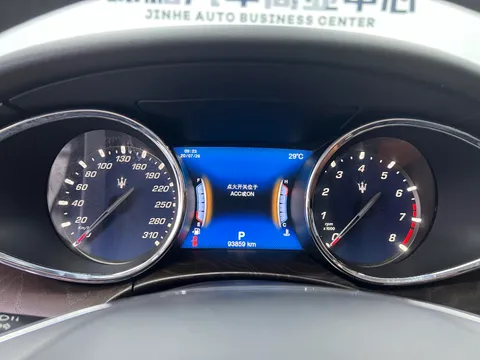 Maserati Quattroporte
