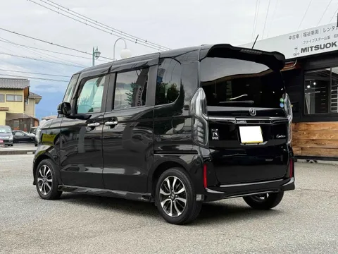 Honda N-BOX Custom