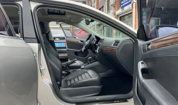Volkswagen Sagitar