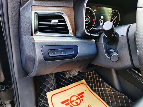 Hongqi HS7