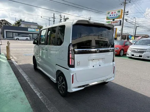 Honda N-BOX Custom