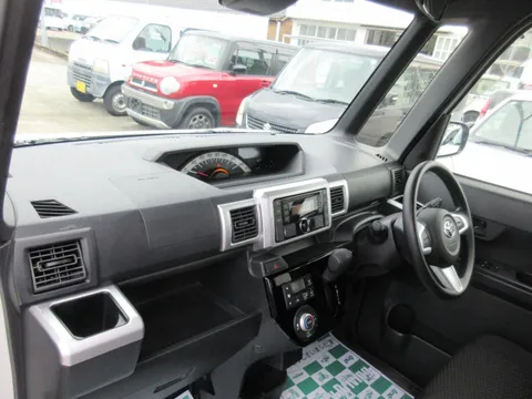 Toyota Pixis Mega