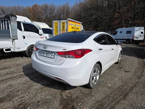 Hyundai Elantra (Avante)
