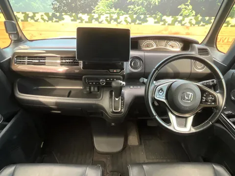 Honda N-BOX Custom