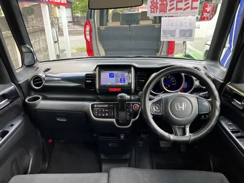 Honda N-BOX Custom