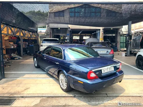 Jaguar XJ