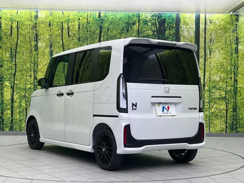 Honda N-BOX Custom