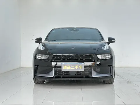 Lynk & Co 03