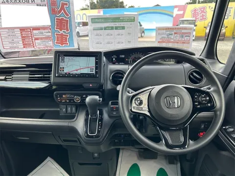 Honda N-BOX Custom