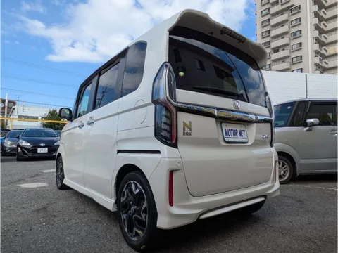 Honda N-BOX Custom