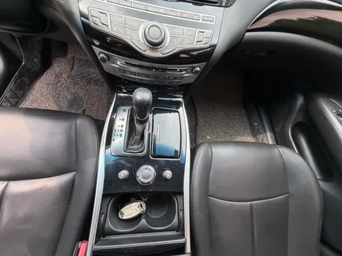 Infiniti Q70