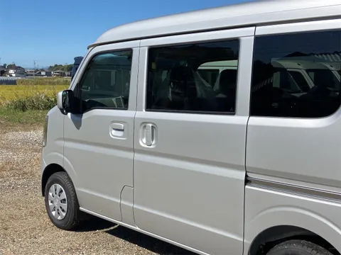 Nissan Clipper Van