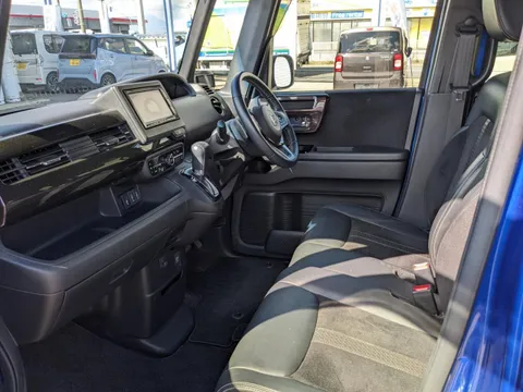 Honda N-BOX Custom
