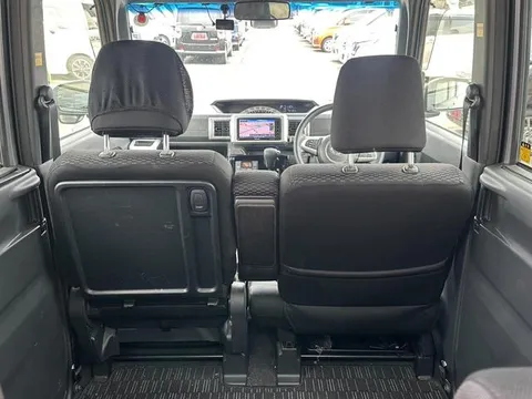 Toyota Pixis Mega