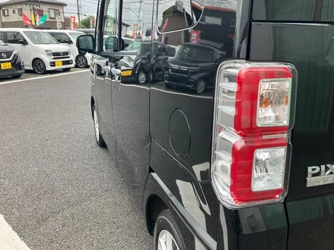 Toyota Pixis Mega