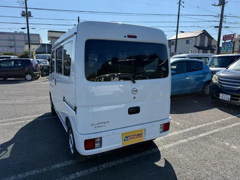 Nissan Clipper Van