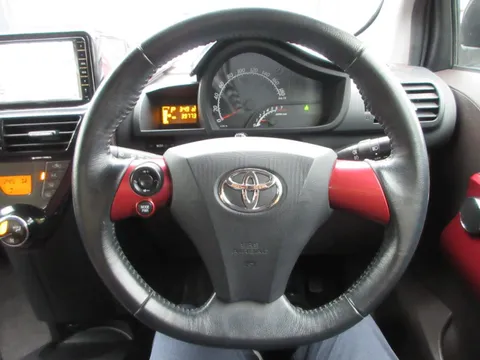 Toyota iQ