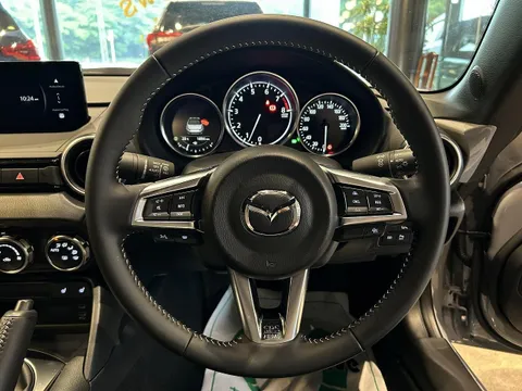 Mazda MX-5 (Roadster)