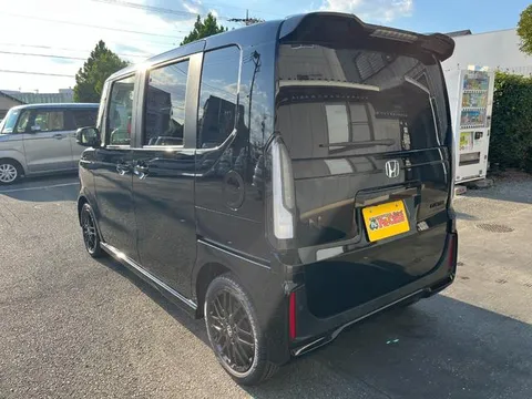 Honda N-BOX Custom