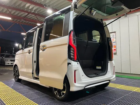Honda N-BOX Custom