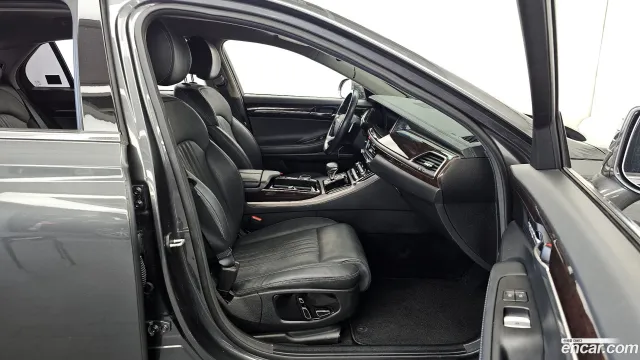 Genesis G90 (EQ900)