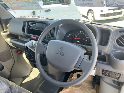 Mitsubishi Minicab Van