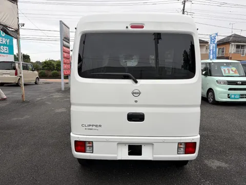 Nissan Clipper Van