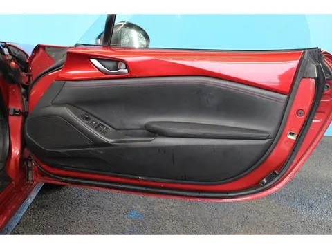 Mazda MX-5 (Roadster)
