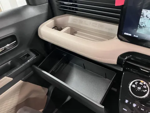 Mitsubishi Delica Mini
