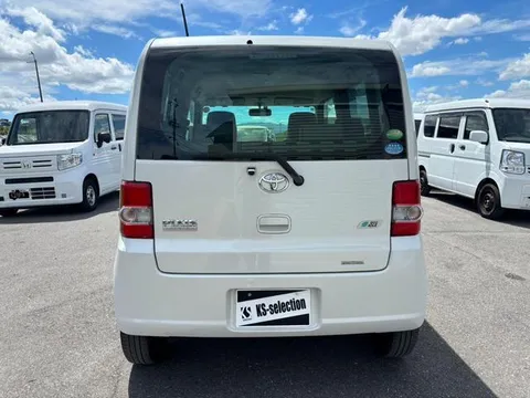Toyota Pixis Space