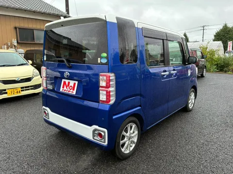 Toyota Pixis Mega