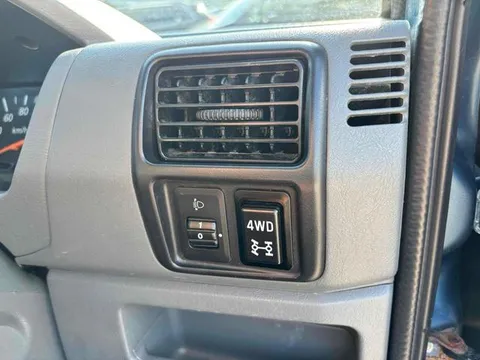 Nissan Clipper Van