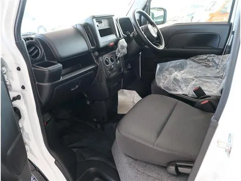 Nissan Clipper Van