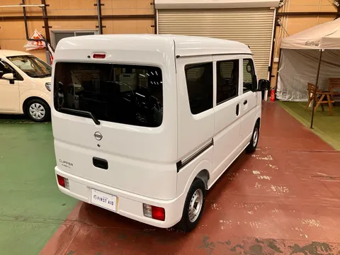 Nissan Clipper Van