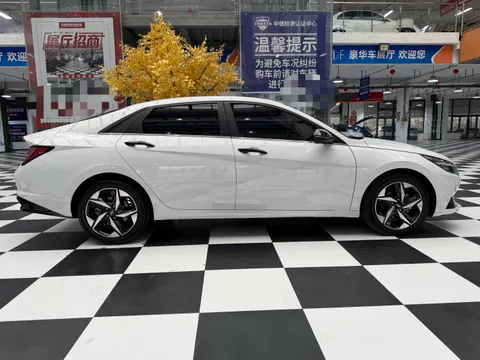Hyundai Elantra (Avante)