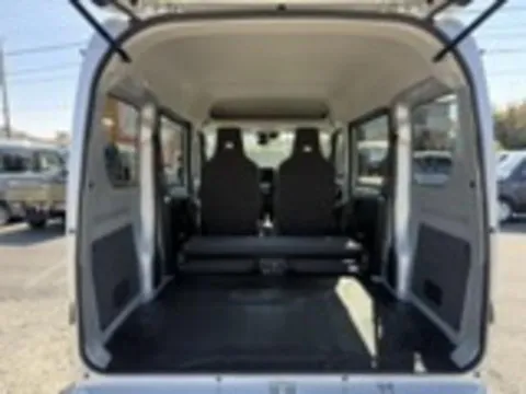 Nissan Clipper Van