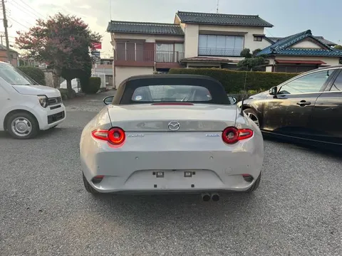 Mazda MX-5 (Roadster)
