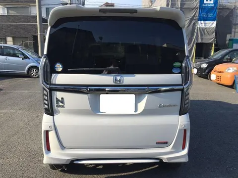 Honda N-BOX Custom